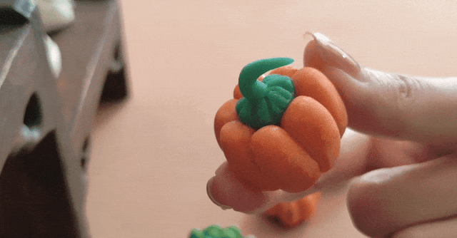 1729779168545537.gif 4.gif
